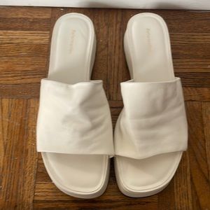 Reformation w’s9.5 white sandal